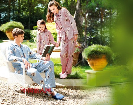 广东秋鹿实业有限公司恭祝社会各界人士新春愉快,合家欢乐