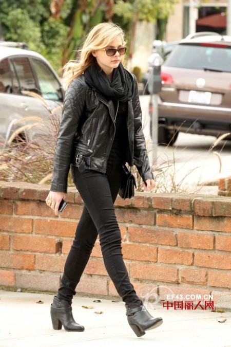 欧美达人争抢镜 复古粗跟鞋少不了