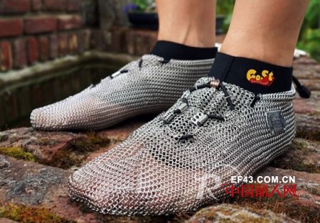 德国为赤跑族推出不锈钢镂空跑鞋
