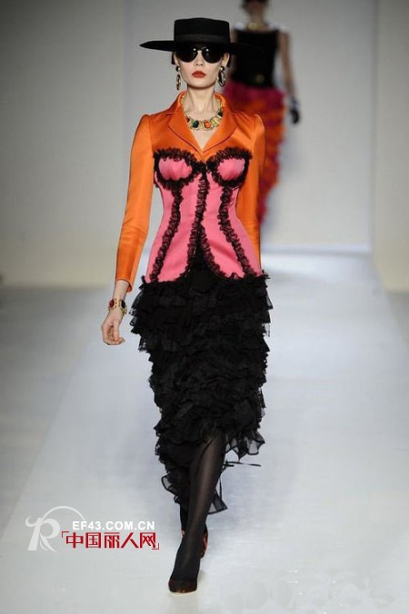 内衣外穿 让内衣成为看得到的“时装”