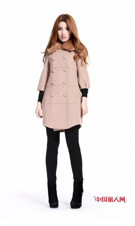 左右岁月女装  穿出优雅大气外形和含蓄气质