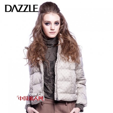 DAZZLE品牌女装 厚厚面包服穿出安全感