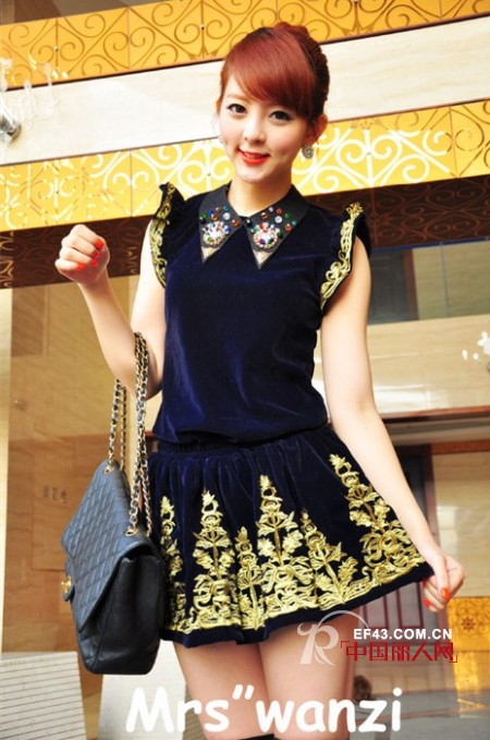 天鹅绒连衣裙打造拜年装 乖巧淑女Icon缔造乖乖女形象