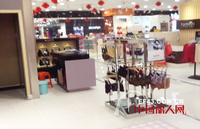 湖南省洞口县桔城路裕峰中央广场凯诗芬内衣盛大开业