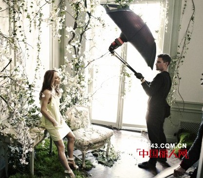 凡妮莎.帕拉迪丝将代言时尚品牌Conscious at H&M