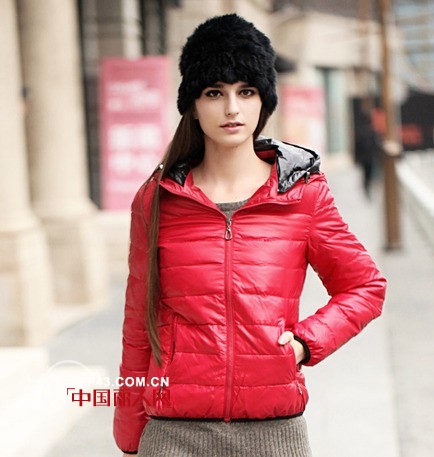 雪中飞羽绒服  冬日照样能火辣,性感