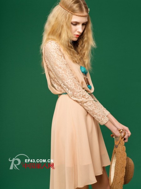 雪凡妮2013春夏裸色单品  打造雅致清新范