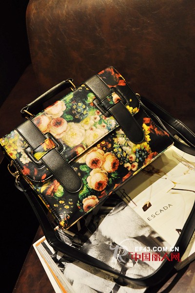 至IN英伦范范潮包  提升你的时尚品位