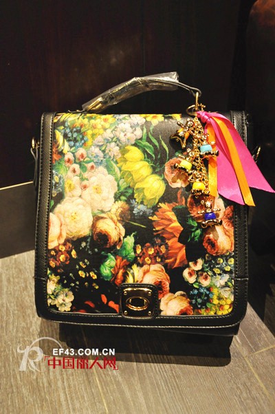 至IN英伦范范潮包  提升你的时尚品位