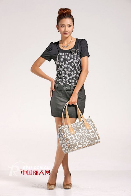 鸿利容达品牌女装2013春夏新品画册