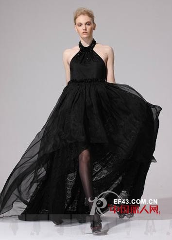 VOINGE黑色宴会长裙 打造全场瞩目的焦点