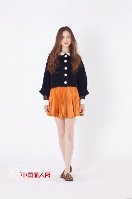 ONEMORE时尚女装教您冬季短外套+连衣裙巧搭配