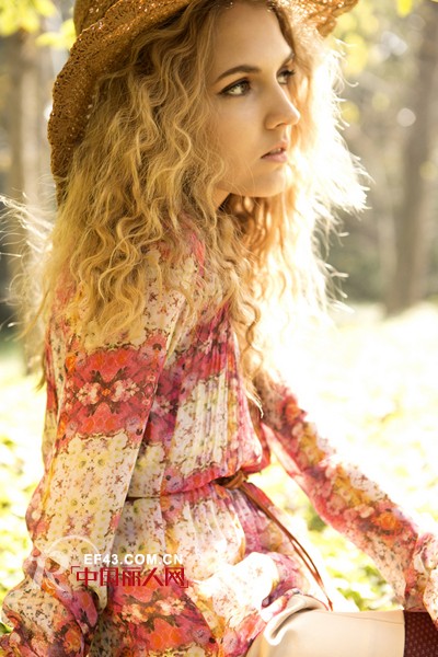 暗香绽放 绚烂美丽之春——雪凡妮2013春季女装焕然上市