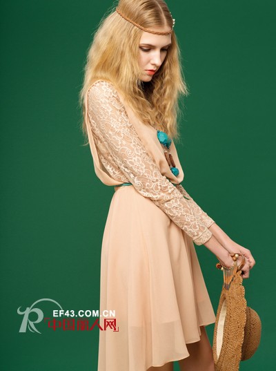 暗香绽放 绚烂美丽之春——雪凡妮2013春季女装焕然上市