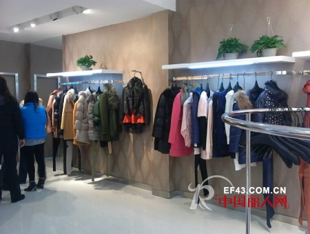 热烈庆祝迪斯廷·凯时尚女装品牌湖北潜江广华店盛大开业