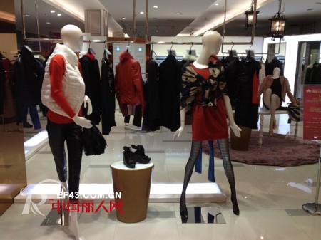 热烈庆祝“Distin Kidny“时尚女装山西省离石县专卖店盛大开业