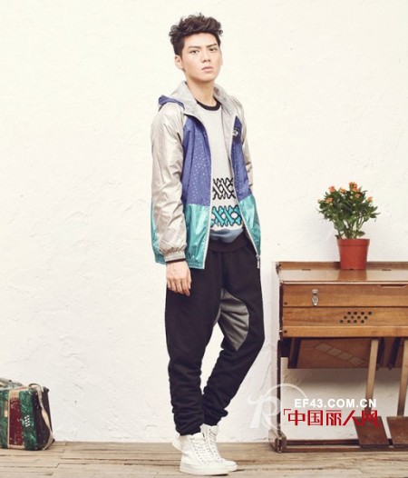 Holymoly色彩跳跃撞色处理狸藻时尚街头风格