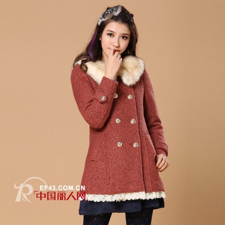 保暖羊绒大衣  新年搭出好气质