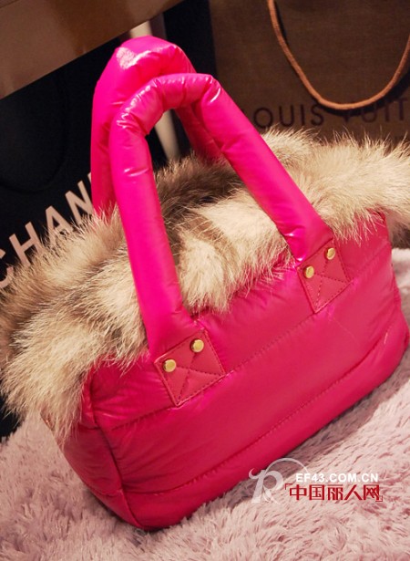 奢华的引诱  毛毛包包尽显女人味