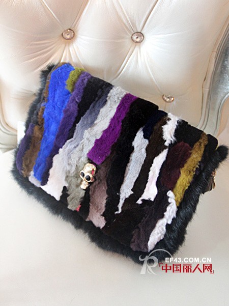 奢华的引诱  毛毛包包尽显女人味