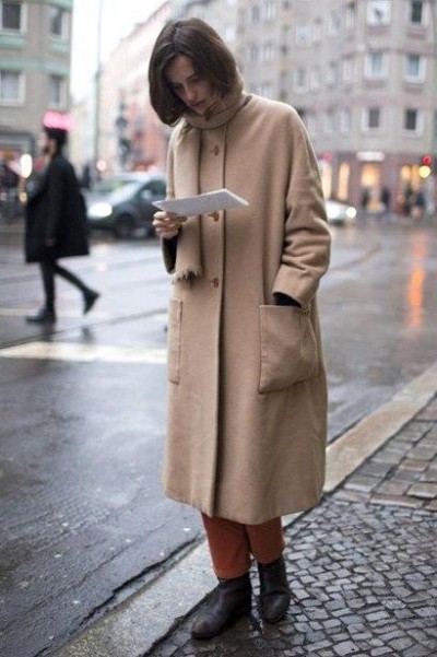 热门单品驼色及裸色大衣  简约设计穿出优雅气质