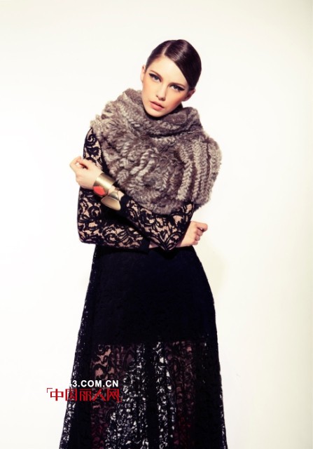 连奴时装用色彩武装时尚 打造复古柔媚造型