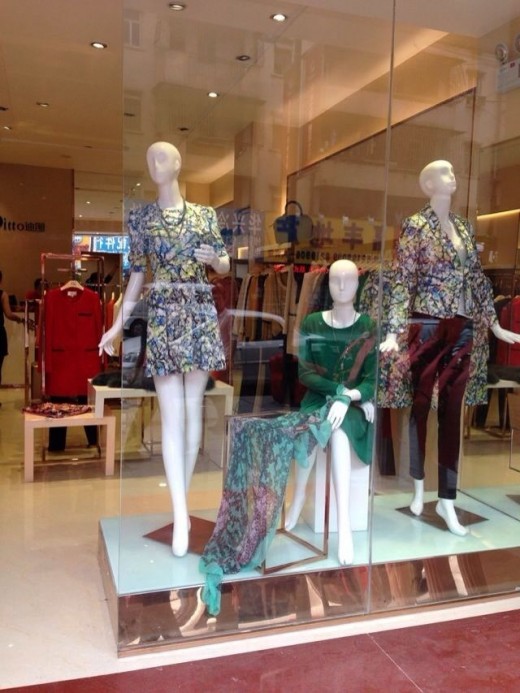 热烈庆祝迪图女装东莞市凤岗一店盛大开业