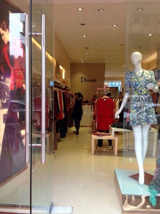 热烈庆祝迪图女装东莞市凤岗一店盛大开业