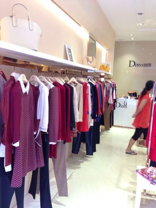 热烈庆祝迪图女装东莞市凤岗一店盛大开业