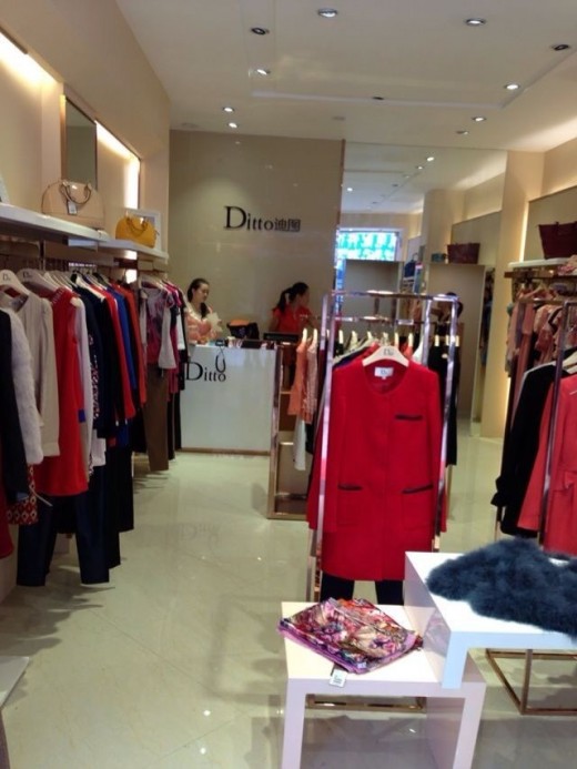 热烈庆祝迪图女装东莞市凤岗一店盛大开业