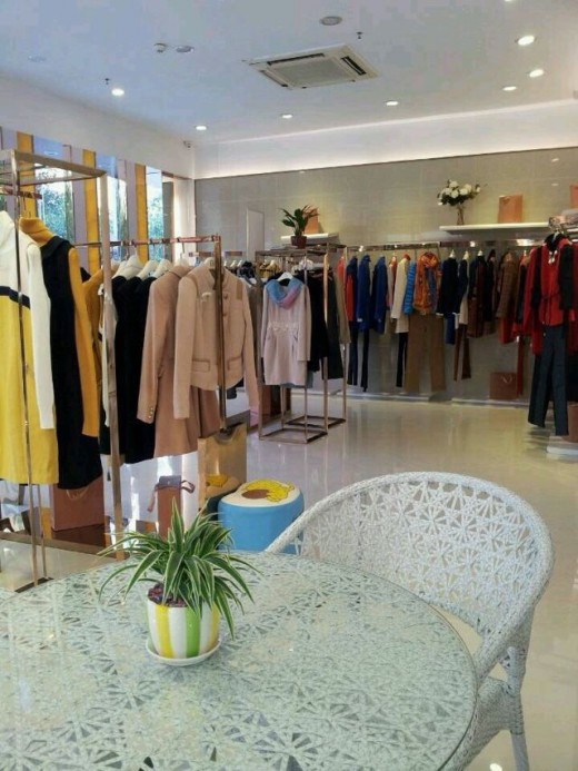 东莞寮步镇迪图女装第三分店十一期间盛大开业