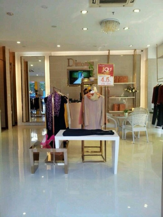 东莞寮步镇迪图女装第三分店十一期间盛大开业