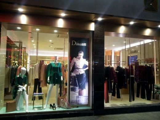 东莞寮步镇迪图女装第三分店十一期间盛大开业