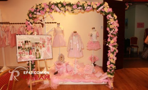 粉色配什么颜色好看 秋季新款时尚搭配