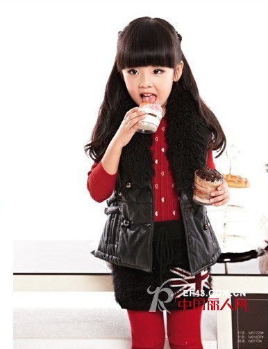 齐刘海发型如何服装搭配 探索齐刘海服饰装扮的秘密