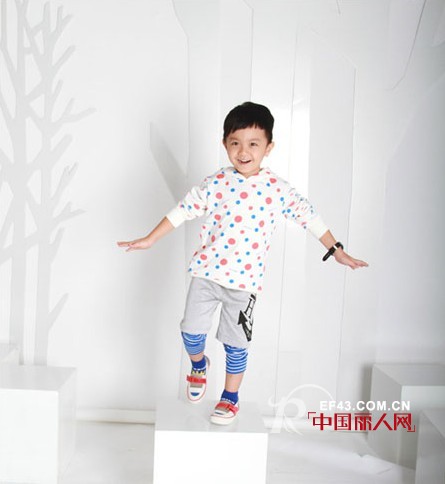 秋装怎么搭配好看 跳格子童装打造梦幻世界