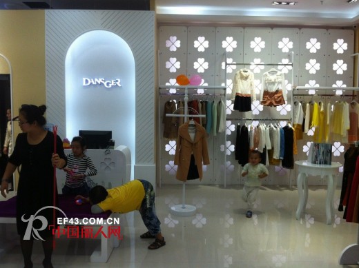 丹诗格尔女装河北石家庄市海悦天地购物中心专卖店盛大开业