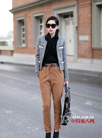 优雅白领秋冬出街搭配  休闲针织罩衫赚足回头率
