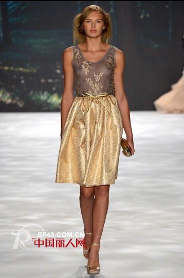 镂空蕾丝印花裙   Badgley Mischka     2013新款