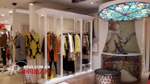 热烈祝贺连奴时装A/E品牌揭阳进安新店隆重开业