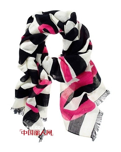 轻薄亚麻围巾 秋季服饰美搭好帮手