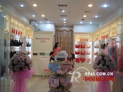 热烈祝贺香港百丽挺海南文昌第二分店隆重开业