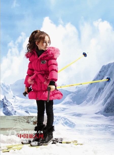 玫红色怎么搭配好看 玫红羽绒服款式搭配