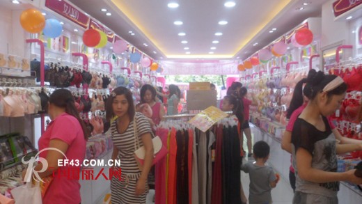 女人100内衣浙江温州新店开业 首日创下2.8万业绩