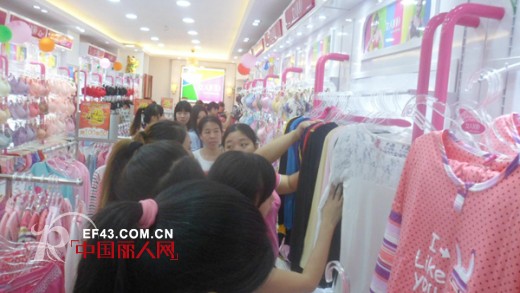 女人100内衣浙江温州新店开业 首日创下2.8万业绩