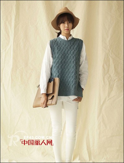 衬衣搭配毛衣 学院派风靡街头