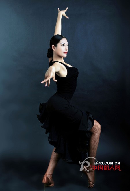 广场拉丁舞服装如何选择