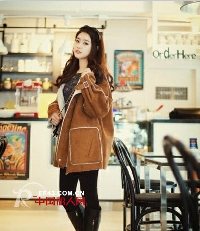 驼色外套怎么搭 韩范美女来支招