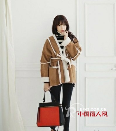 驼色外套怎么搭 韩范美女来支招