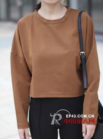 驼色系单品款式搭配各显奇招